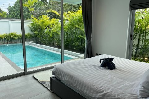 Villa in Phuket, Thailand 4 bedrooms № 137592 - photo 11