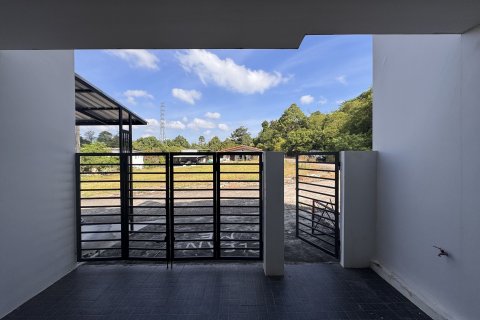 Townhouse in Kathu, Thailand 3 bedrooms № 137594 - photo 11