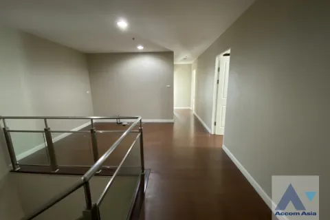 Duplex in Huai Khwang, Bangkok, Thailand 5 Schlafzimmer № 215868 - Foto 6