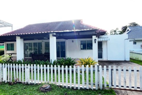 House in Pattaya, Thailand 3 bedrooms № 152659 - photo 1