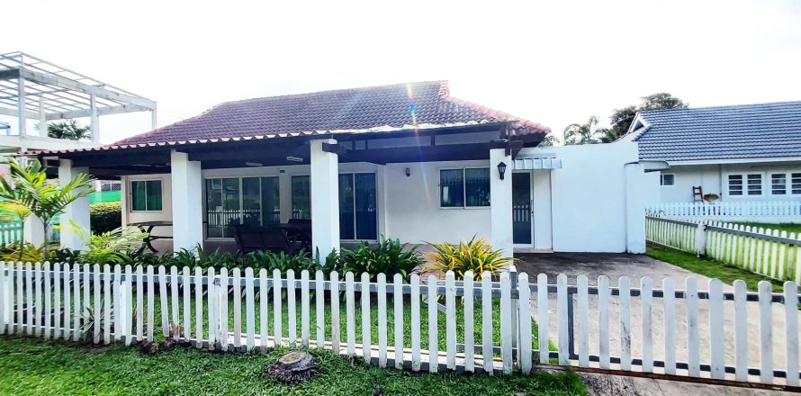 House in Pattaya, Thailand 3 bedrooms № 152659