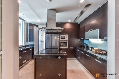Condo in Bangkok, Thailand, 3 bedrooms № 184338 - photo 10