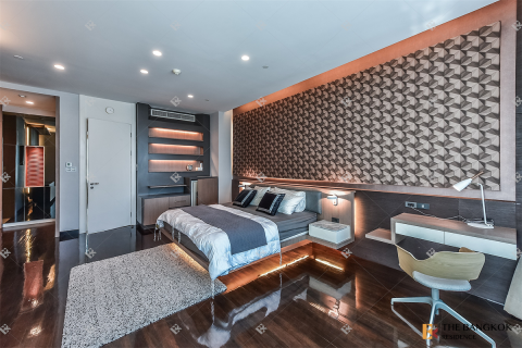 Condo in Bangkok, Thailand, 3 bedrooms № 184337 - photo 2