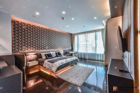 Condo in Bangkok, Thailand, 3 bedrooms № 184337 - photo 1