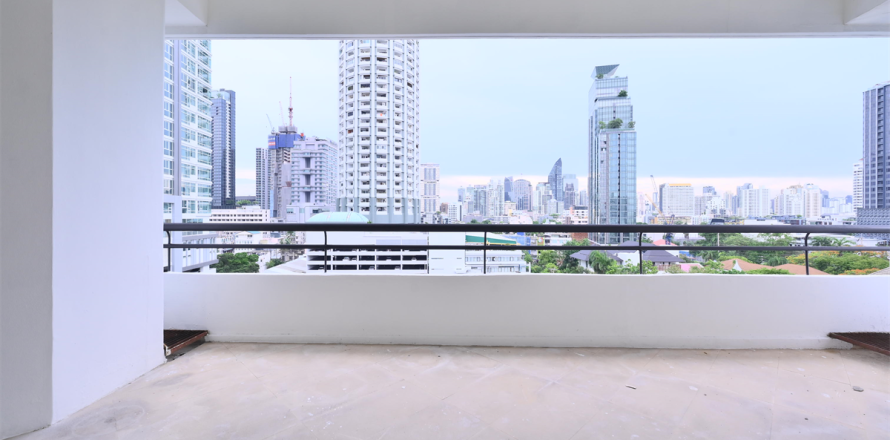 Condo in Bangkok, Thailand, 3 bedrooms  № 184339