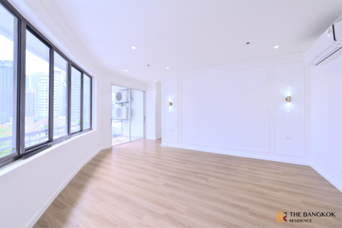 Condo in Bangkok, Thailand, 3 bedrooms  № 184339 - photo 2