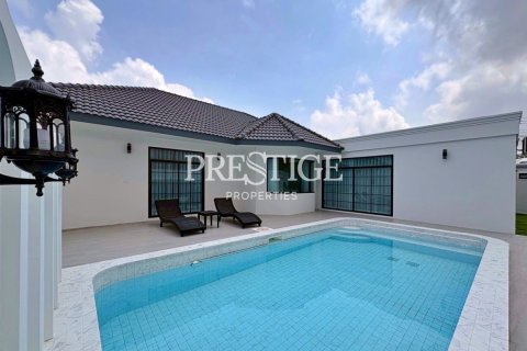 House in Pattaya, Thailand 4 bedrooms № 197710