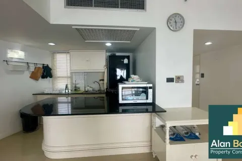 Condominio de 2 dormitorios en Jomtien Beach, Pattaya, Tailandia № 211002 - foto 17