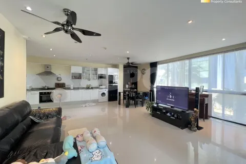 Condominio de 2 dormitorios en Jomtien Beach, Pattaya, Tailandia № 211001 - foto 12