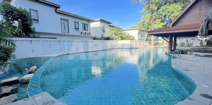 Condominio de 2 dormitorios en Jomtien Beach, Pattaya, Tailandia № 211001