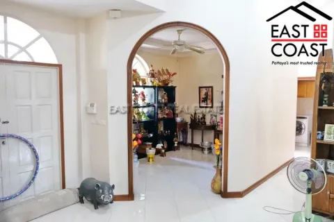 Casa de 4 dormitorios en Pattaya, Tailandia № 212885 - foto 11