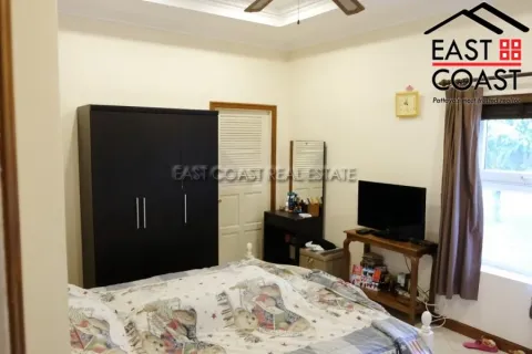 Casa de 4 dormitorios en Pattaya, Tailandia № 212885 - foto 7