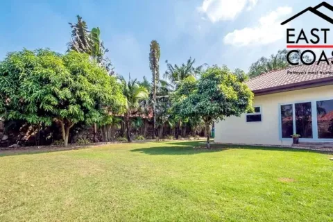 Casa de 4 dormitorios en Pattaya, Tailandia № 212885 - foto 4