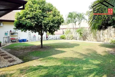 Casa de 4 dormitorios en Pattaya, Tailandia № 212885 - foto 17
