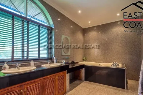 Casa de 4 dormitorios en Pattaya, Tailandia № 212885 - foto 9