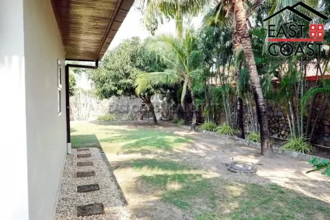 Casa de 4 dormitorios en Pattaya, Tailandia № 212885 - foto 18