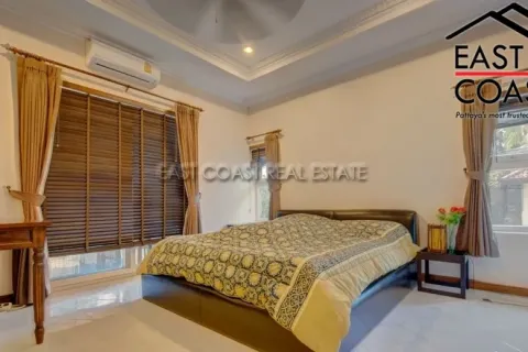Casa de 4 dormitorios en Pattaya, Tailandia № 212885 - foto 6