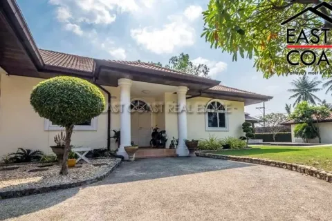 Casa de 4 dormitorios en Pattaya, Tailandia № 212885 - foto 3