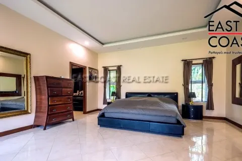 Casa de 4 dormitorios en Pattaya, Tailandia № 212885 - foto 5
