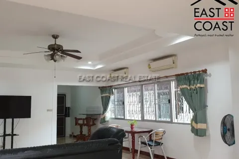 Casa de 4 dormitorios en Jomtien Beach, Pattaya, Tailandia № 212887 - foto 4