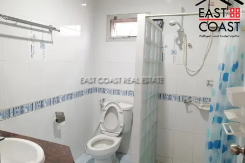 Casa de 4 dormitorios en Jomtien Beach, Pattaya, Tailandia № 212887 - foto 9