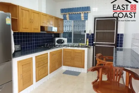 Casa de 4 dormitorios en Jomtien Beach, Pattaya, Tailandia № 212887 - foto 5