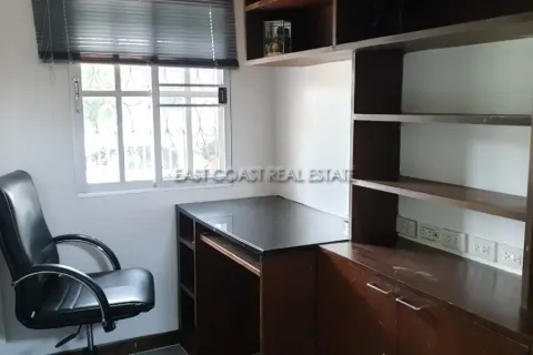 Casa de 4 dormitorios en Jomtien Beach, Pattaya, Tailandia № 212887 - foto 12