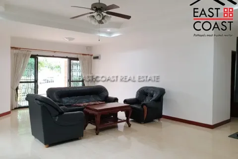 Casa de 4 dormitorios en Jomtien Beach, Pattaya, Tailandia № 212887 - foto 2