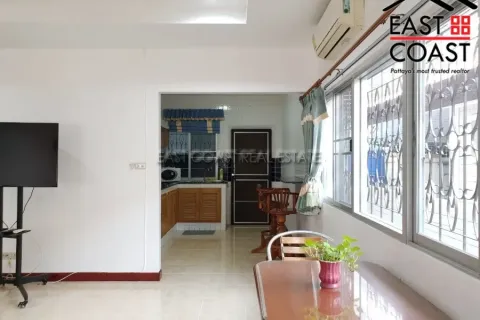 Casa de 4 dormitorios en Jomtien Beach, Pattaya, Tailandia № 212887 - foto 6