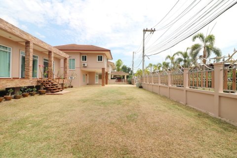 House in Udon Thani, Thailand 5 bedrooms № 163066 - photo 7