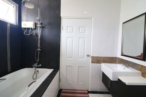House in Udon Thani, Thailand 5 bedrooms № 163066 - photo 23