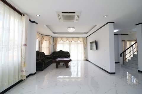 House in Udon Thani, Thailand 5 bedrooms № 163066 - photo 12