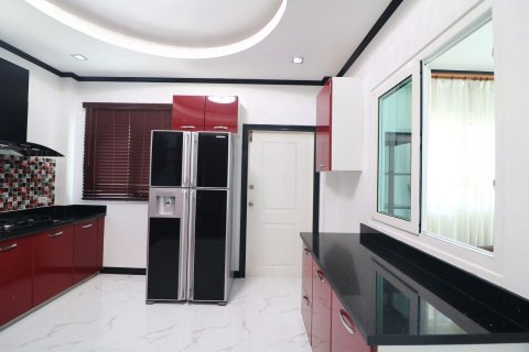 House in Udon Thani, Thailand 5 bedrooms № 163066 - photo 16