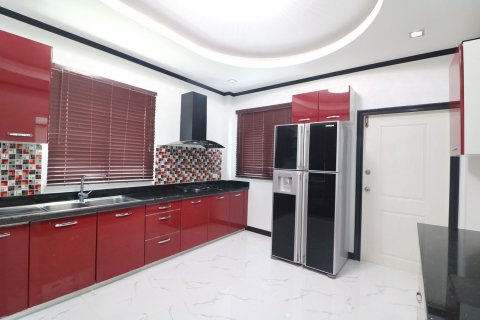 House in Udon Thani, Thailand 5 bedrooms № 163066 - photo 15