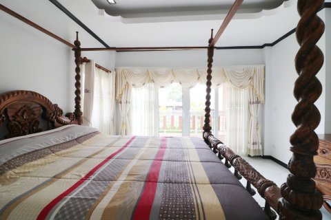 House in Udon Thani, Thailand 5 bedrooms № 163066 - photo 30
