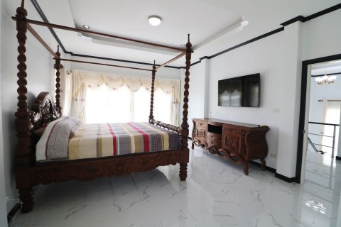House in Udon Thani, Thailand 5 bedrooms № 163066 - photo 27