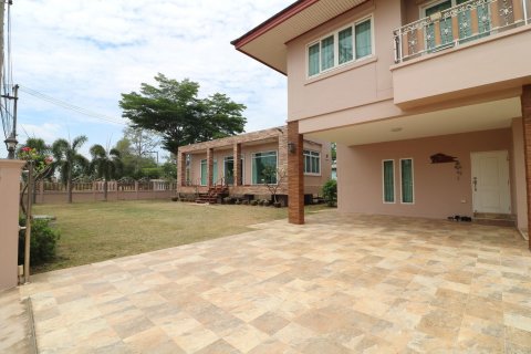 House in Udon Thani, Thailand 5 bedrooms № 163066 - photo 5