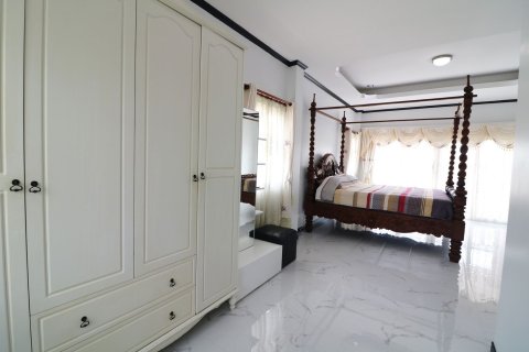 House in Udon Thani, Thailand 5 bedrooms № 163066 - photo 26