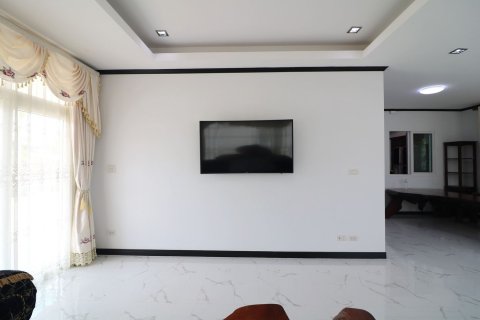 House in Udon Thani, Thailand 5 bedrooms № 163066 - photo 10