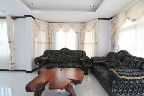 House in Udon Thani, Thailand 5 bedrooms № 163066 - photo 9