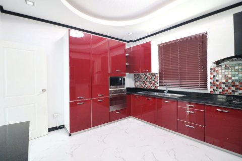 House in Udon Thani, Thailand 5 bedrooms № 163066 - photo 19