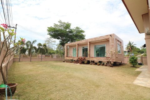 House in Udon Thani, Thailand 5 bedrooms № 163066 - photo 6