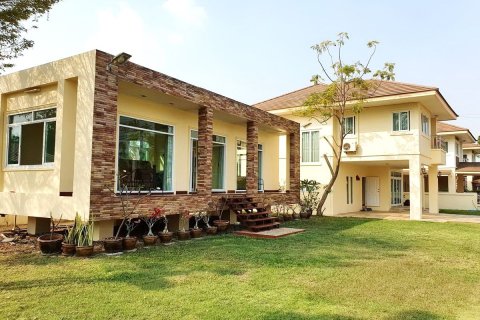 House in Udon Thani, Thailand 5 bedrooms № 163066 - photo 2