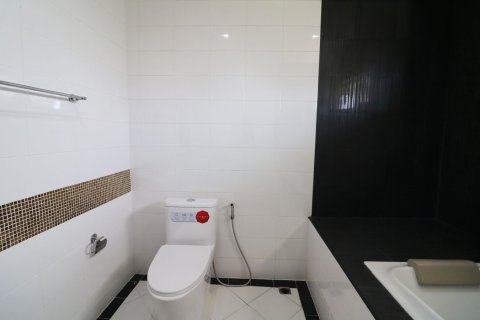 House in Udon Thani, Thailand 5 bedrooms № 163066 - photo 24