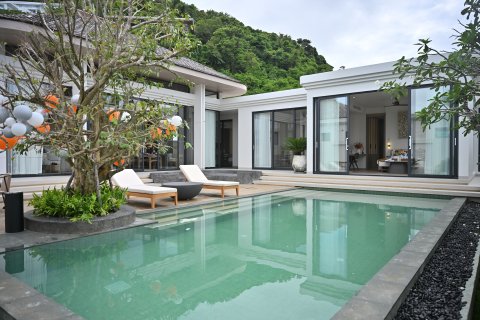 Villa in Phuket, Thailand 4 bedrooms № 156799 - photo 2