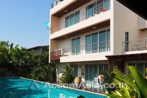 Maison à Phra Khanong, Bangkok, Thaïlande 5 chambres № 218549