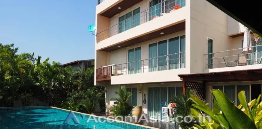 Haus in Phra Khanong, Bangkok, Thailand 5 Schlafzimmer № 218549