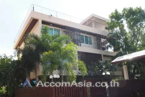 Haus in Phra Khanong, Bangkok, Thailand 5 Schlafzimmer № 218549 - Foto 12