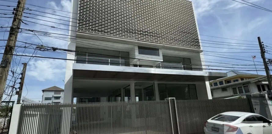 Studio in Bang Na, Bangkok, Thailand № 216513