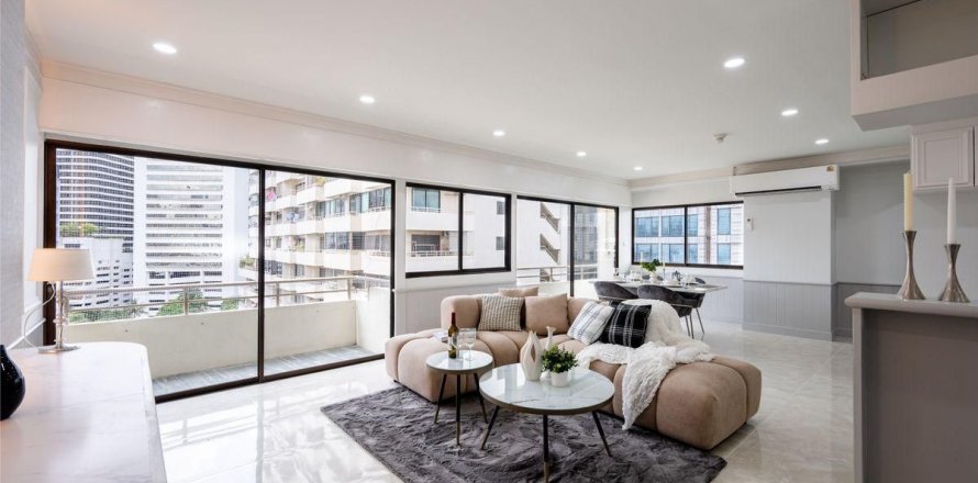 Condo in Khlong Toei, Bangkok, Thailand, 2 bedrooms  № 138946